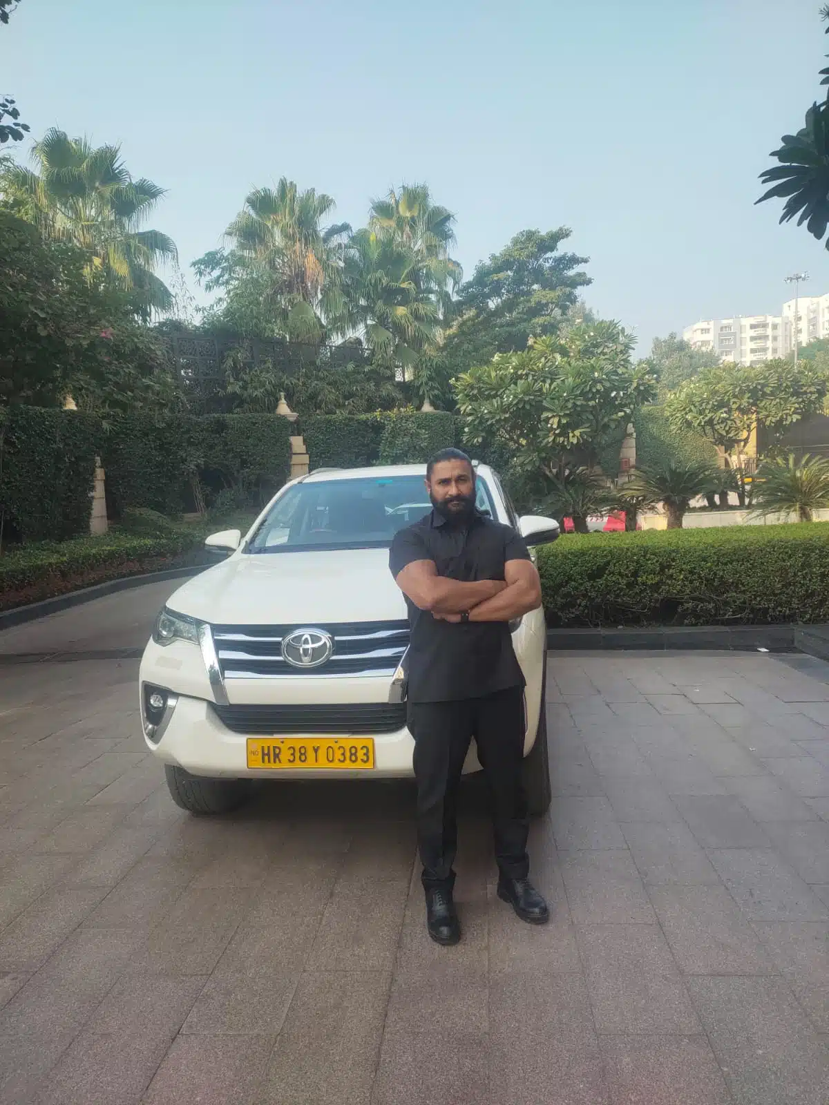 Bodyguard-with-Luxury-Car-security-services-in-India